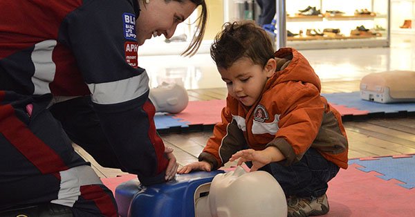 Evento ensina população identificar e agir em parada cardiorrespiratória