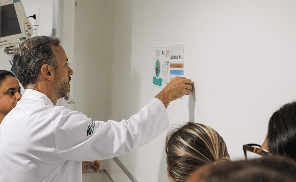 Aulão de Terapia Intensiva para Enfermagem capacita profissionais para atuação em UTI em Juiz de Fora