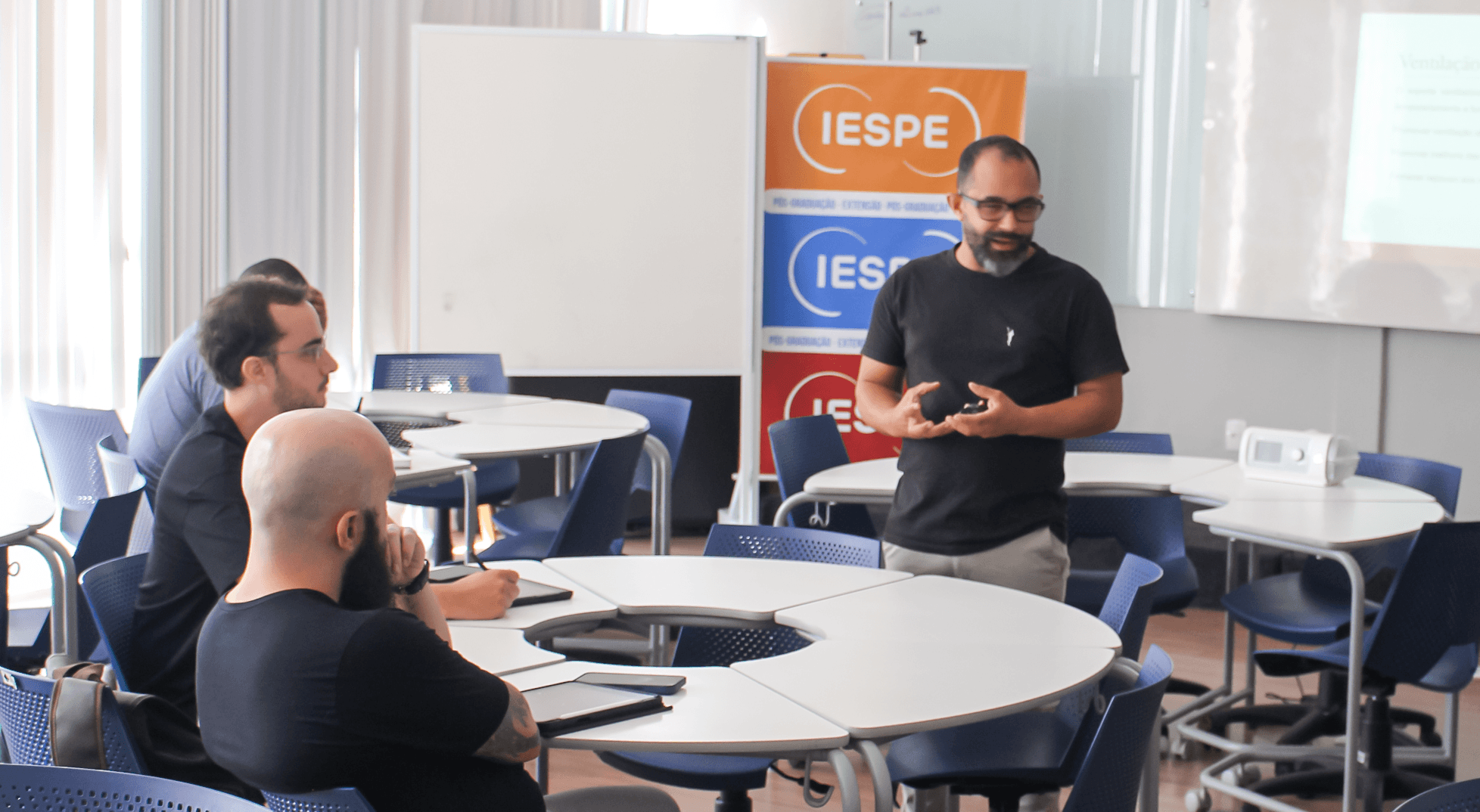Workshop de Ventilação Mecânica Não Invasiva (VNI) em Juiz de Fora capacita fisioterapeutas para atuação clínica