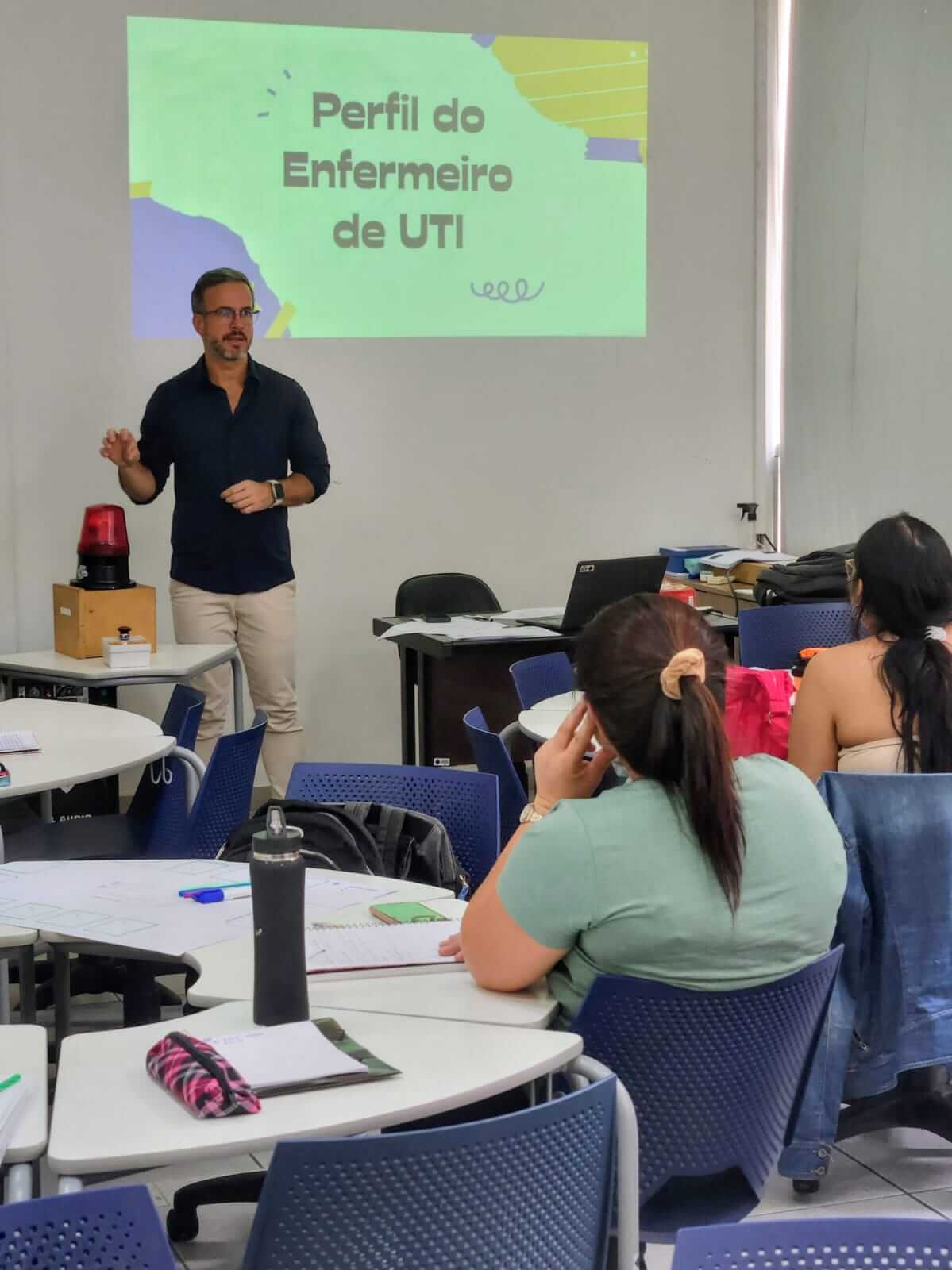 Construção de UTI, Quiz e Estudo de Caso na Pós-Graduação de Enfermagem em Cuidados Intensivos