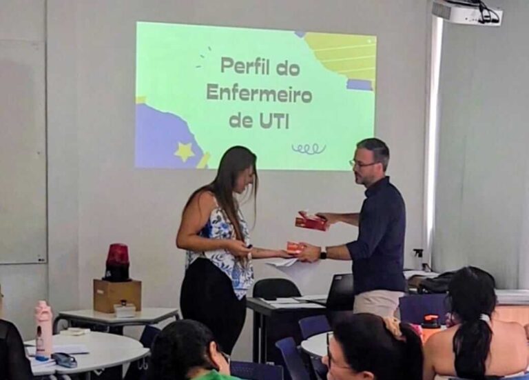 Construção de UTI, Quiz e Estudo de Caso na Pós-Graduação de Enfermagem em Cuidados Intensivos