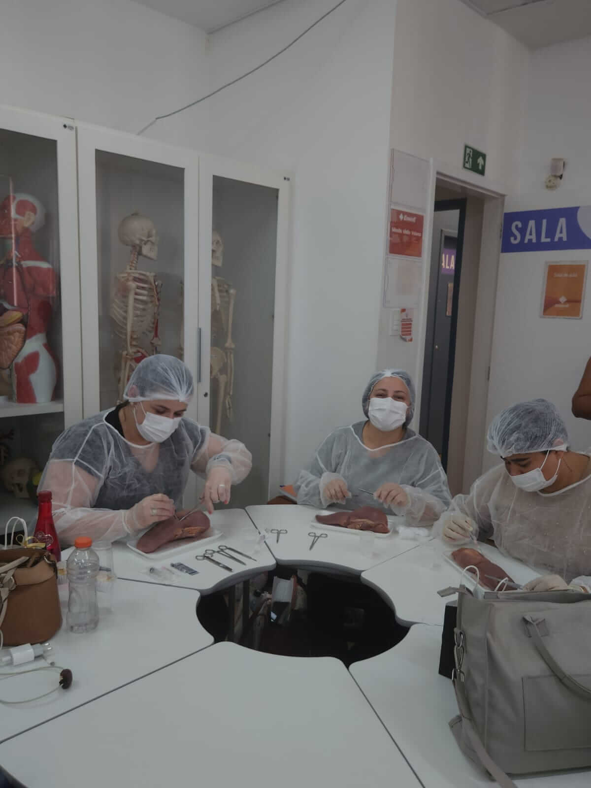 Pós em Estomaterapia em Juiz de Fora | Prática com Desbridamento e Sutura no IESPE