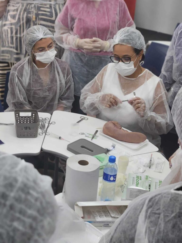 Pós em Estomaterapia em Juiz de Fora | Prática com Desbridamento e Sutura no IESPE