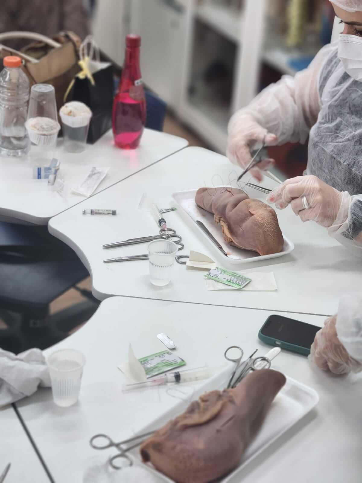 Pós em Estomaterapia em Juiz de Fora | Prática com Desbridamento e Sutura no IESPE