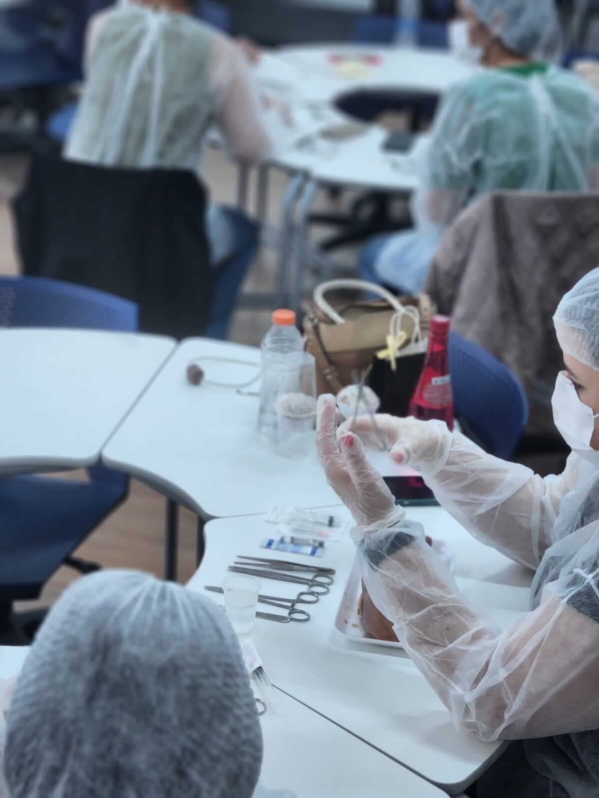 Pós em Estomaterapia em Juiz de Fora | Prática com Desbridamento e Sutura no IESPE