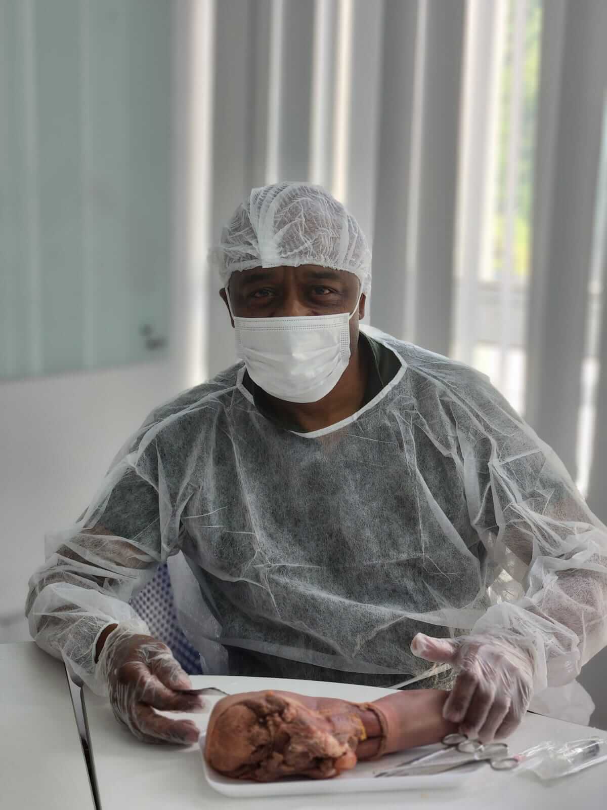 Pós em Estomaterapia em Juiz de Fora | Prática com Desbridamento e Sutura no IESPE