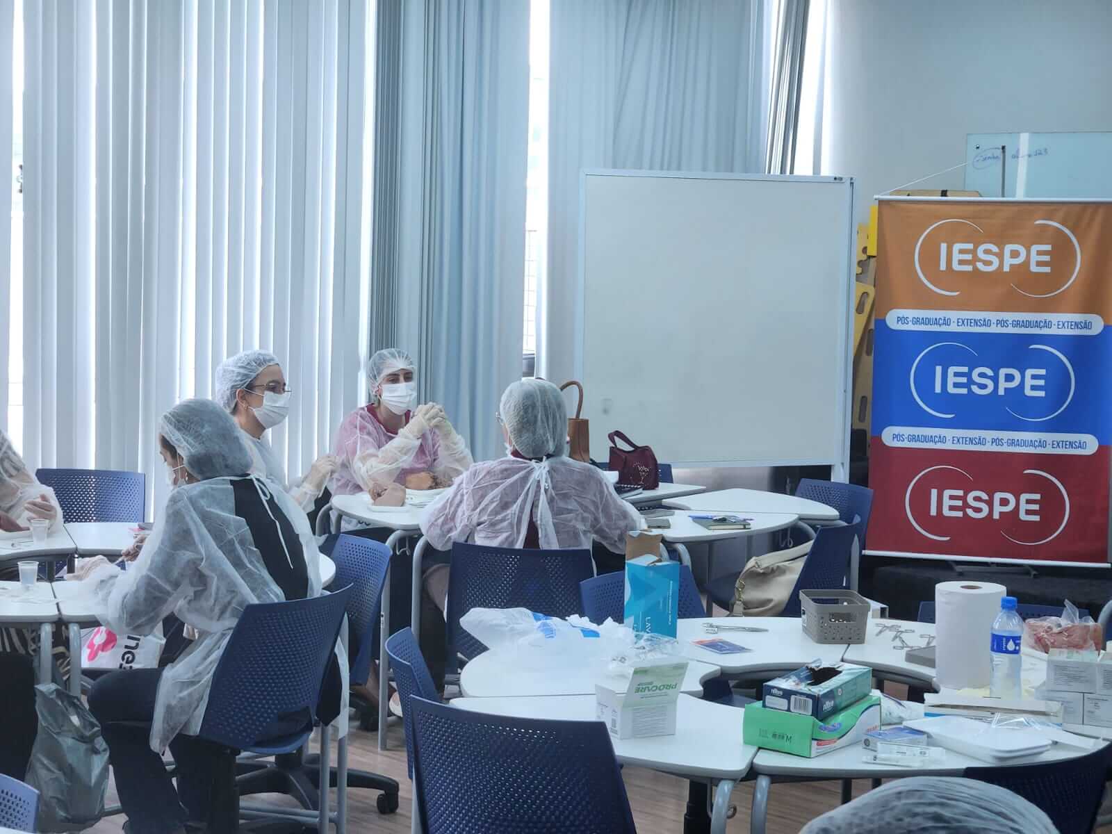 Pós em Estomaterapia em Juiz de Fora | Prática com Desbridamento e Sutura no IESPE