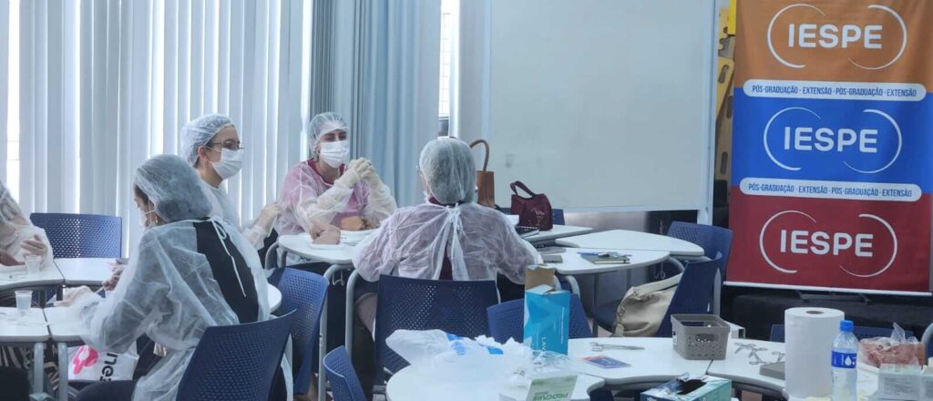 Pós em Estomaterapia em Juiz de Fora | Prática com Desbridamento e Sutura no IESPE